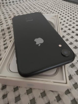 iPhone XR 128 GB Negro + Cargador