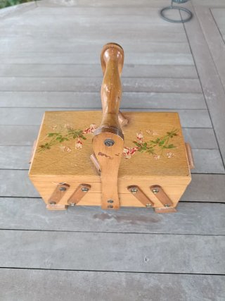 Costurero vintage madera floral