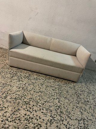 Sofá de 2 plazas beige