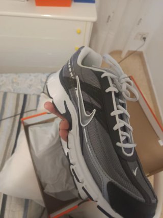 Zapatillas Nike grises y blancas T43