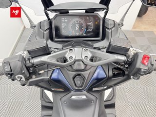 YAMAHA TMAX 2022 14380 kms.