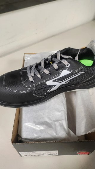 Zapatos de seguridad U-Power negros y grises