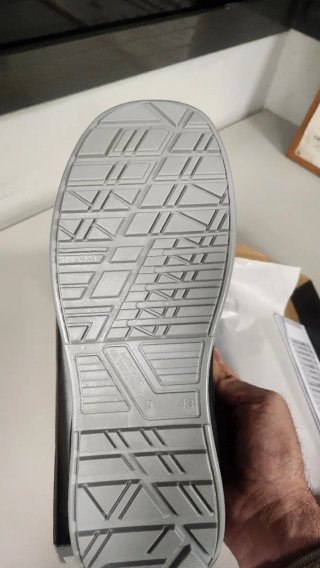Zapatos de seguridad U-Power negros y grises