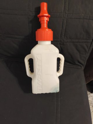 2Garrafa gasolina moto 10L y otra de 5 litros