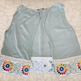 Blusa bohemia con bordado multicolor