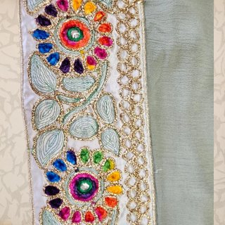 Blusa bohemia con bordado multicolor
