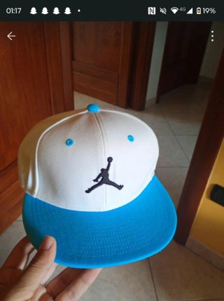 Cappello Jordan Bianco e Blu