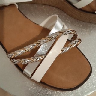 Sandalias cuña plateadas/blancas T.36
