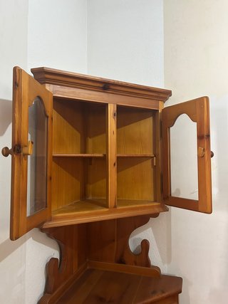 Rinconera vitrina de madera con cristal