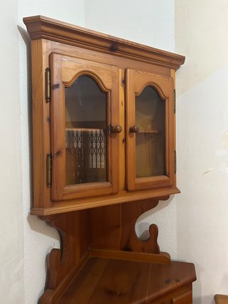 Rinconera vitrina de madera con cristal