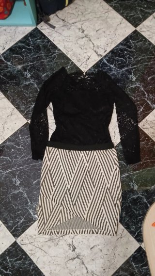 Conjunto Body Encaje Negro y Falda Tubo