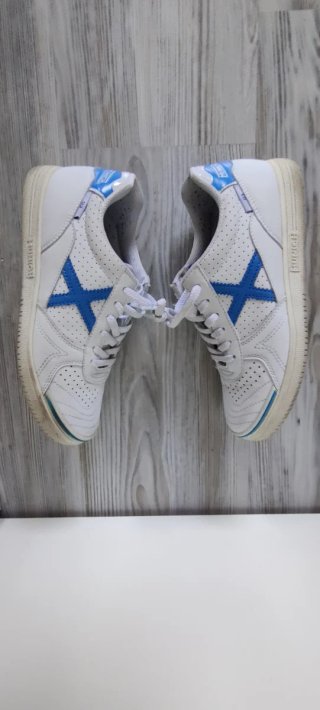 Zapatillas Munich Blancas con X Azul
