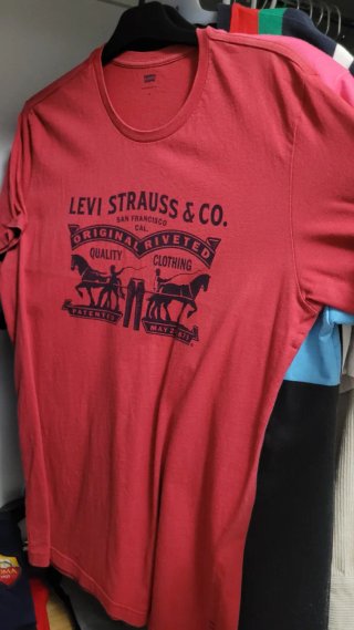 Camiseta Levi's Roja Original Riveted