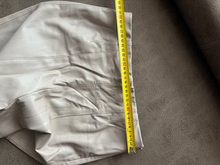 Pantalones Zara cuero beige