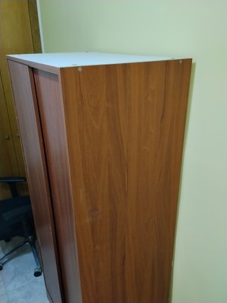 Armario madera con perchero