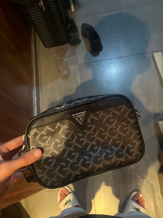 Bandolera Guess Marrón y Negra
