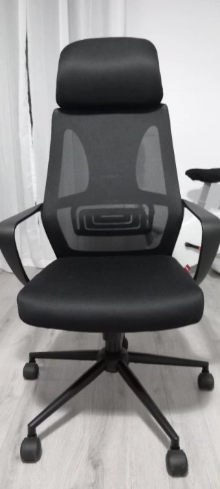 Silla de oficina ergonómica negra