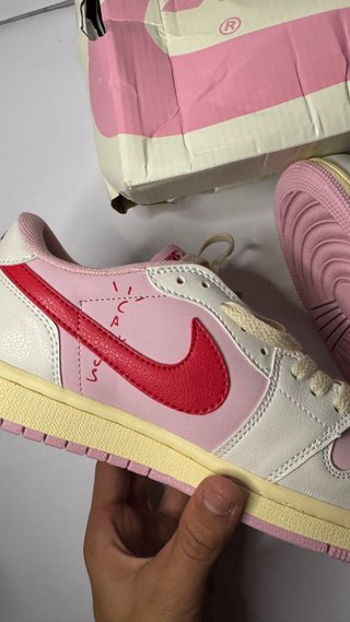 Zapatillas Jordan Talla 40 Rosa y Rojo