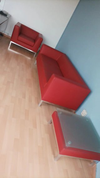 Sofá de piel rojo