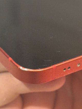 iPhone 12 mini rojo con 3 fundas