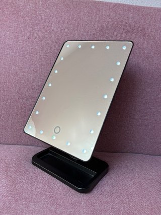 Espejo de maquillaje con luces LED