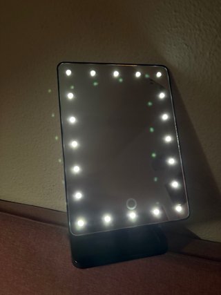 Espejo de maquillaje con luces LED