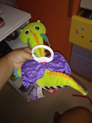 Dinosaurio de peluche para bebé