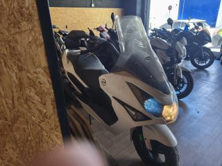 Maxi Scooter Daelim 250cc Blanca