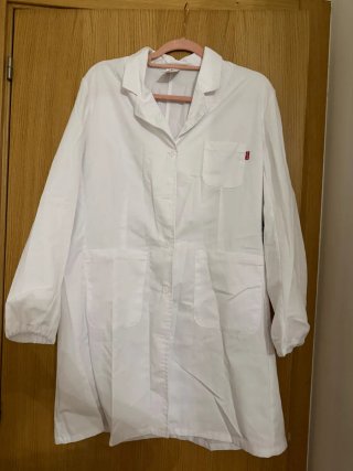 Bata de laboratorio blanca + 2 pipetas