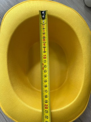 Sombrero di paglia dorato brillante