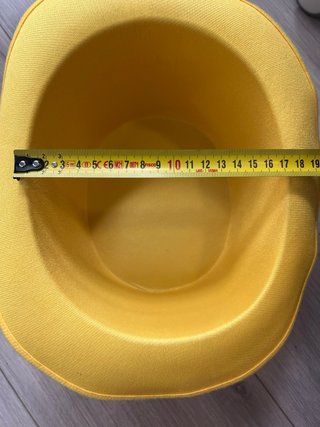 Sombrero di paglia dorato brillante