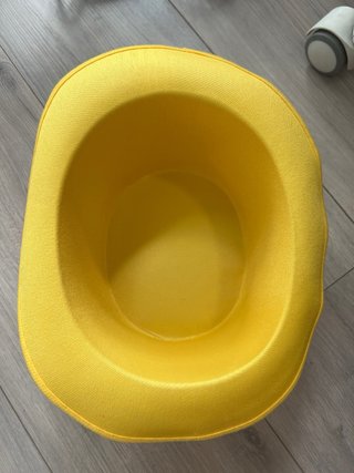 Sombrero di paglia dorato brillante