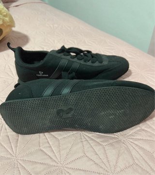 Tenis Fila y Roly Negro