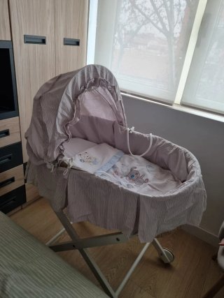 Moisés de mimbre con soporte