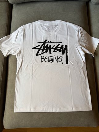 Camiseta Stüssy Beijing Blanca