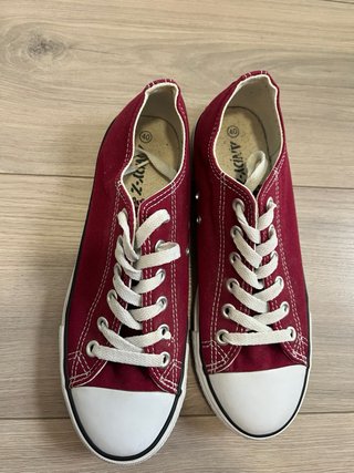Zapatillas deportivas estilo Converse granate