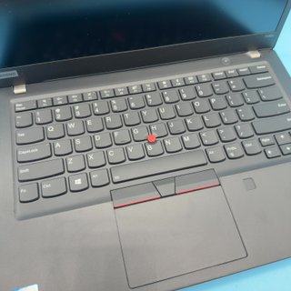 - Lenovo ThinkPad T490s 256GB portátil 14" i5