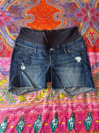 Pantalones premamá negros y azules.