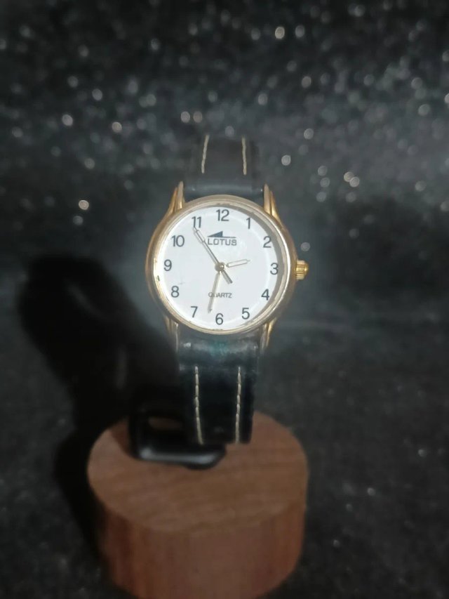 Reloj Lotus Mujer Dorado Cuarzo