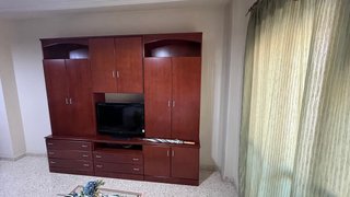 Mueble de salón cerezo con armarios