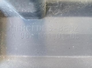 Mercedes 108918 a9675410105 tapa bateria atego 818