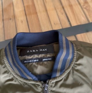 Cazadora bomber Zara verde con pájaros
