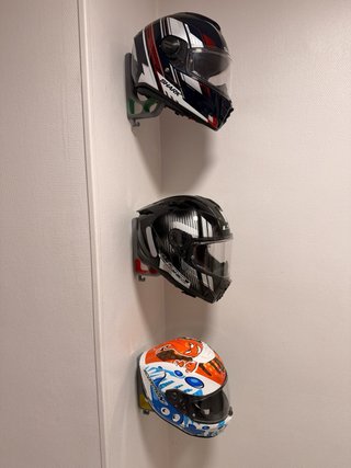 Soporte premium para casco y equipación Moto
