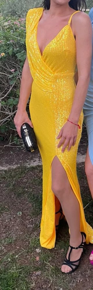 Vestido de fiesta amarillo con lentejuelas