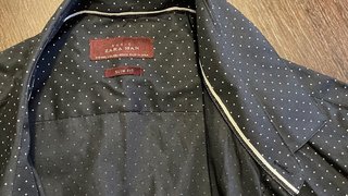 Camisa ZARA MAN azul marino topos blancos