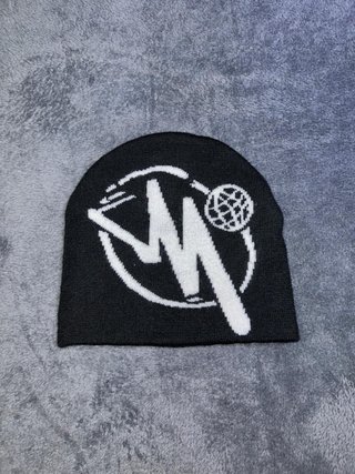 Cappello beanie nero con logo bianco