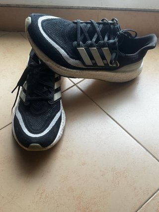 Zapatillas Running Negras y Blancas