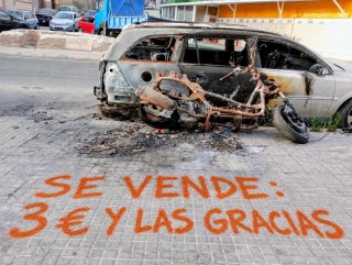 Chatar de alta clase de basura. Muy barato