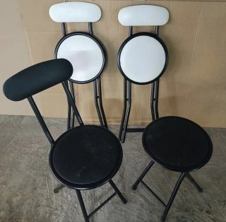 Banquetas Plegables Negras y Blancas
