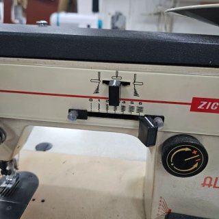 Máquina de coser Alfa Zig-Zag Artesanal
